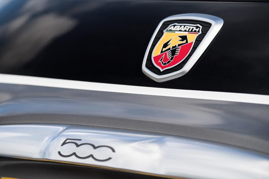 Логотип Abarth 595C Turismo (312) 2016 года  (UK) (фото 21 из 24)